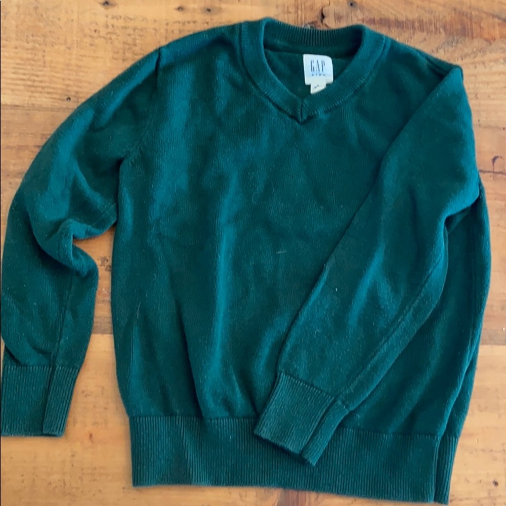 Forest green Gap v-nexk sweater. Sz small (6-7)